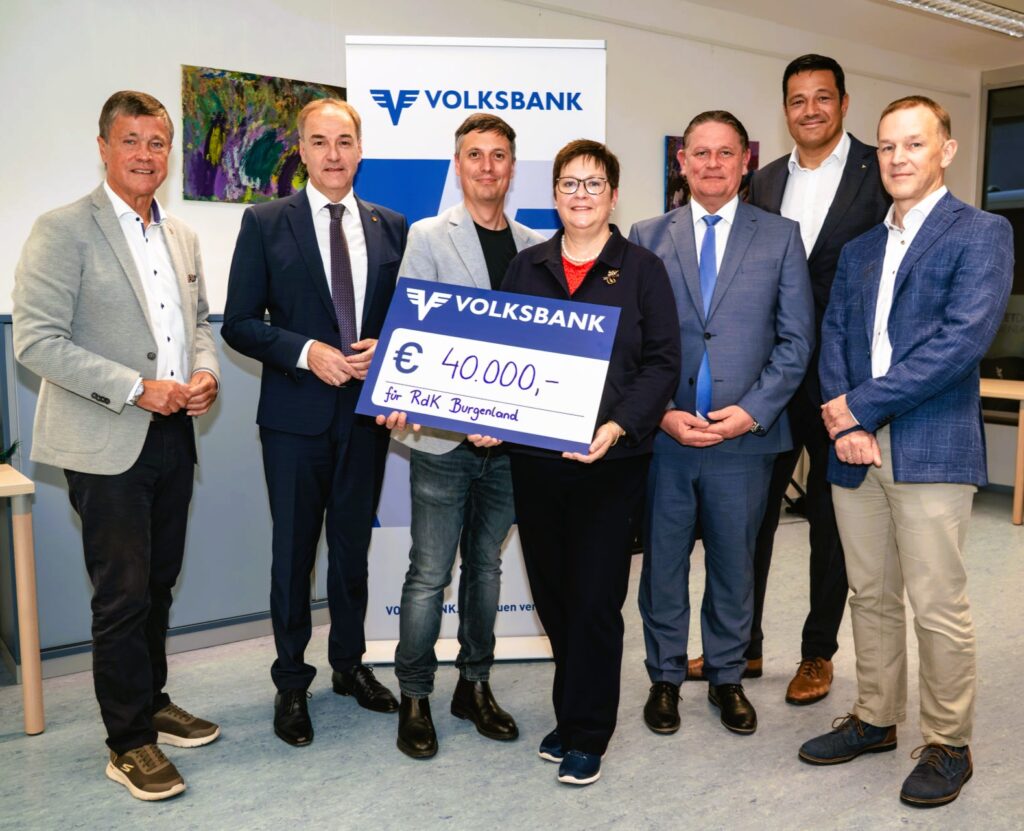 v.l.n.r.: Präsident Peter Rezar (ARBÖ), Soziallandesrat Leonhard Schneemann (SPÖ), Stv. Generalsekretär Mario Zagler bei Rettet das Kind-Österreich, Vorständin VB Ost Verwaltung eG Elisabeth Fritz-Fraisl, Filialleiter Eisenstadt/Neusiedl am See Christoph Nyikos (Volksbank Wien), Regionaldirektor Andreas Herold (Volksbank Wien), Vorstand VB Ost Verwaltung eG Theodor Seiz