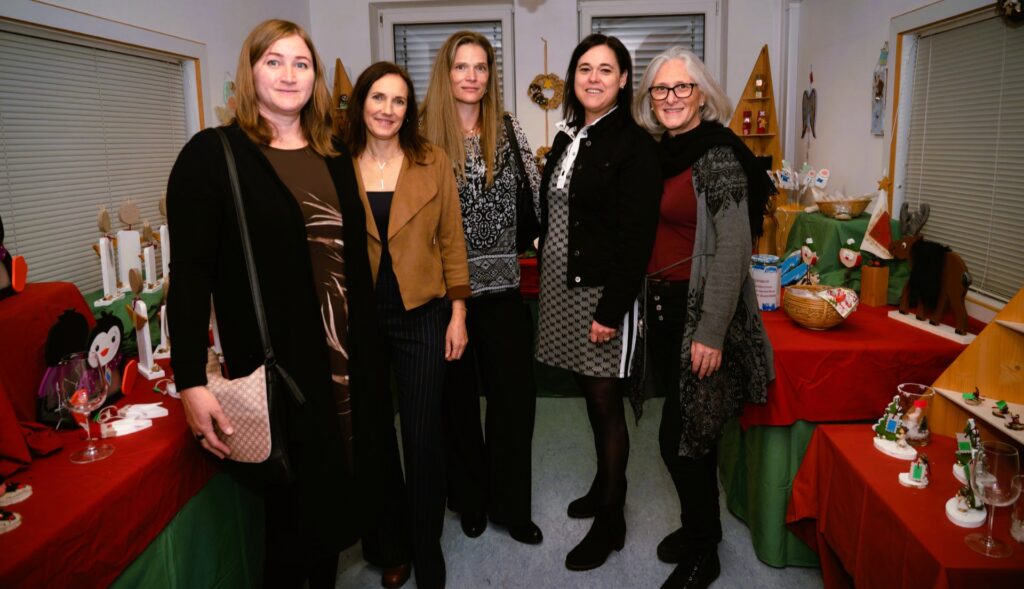 Fachbereichsleitung Petra Weisz (li) mit ihren Einrichtungsleitungen der Förderwerkstätten im Burgenland.