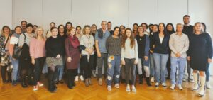 Gruppenbild neue Mitarbeiter:innen bei Rettet das Kind Burgenland